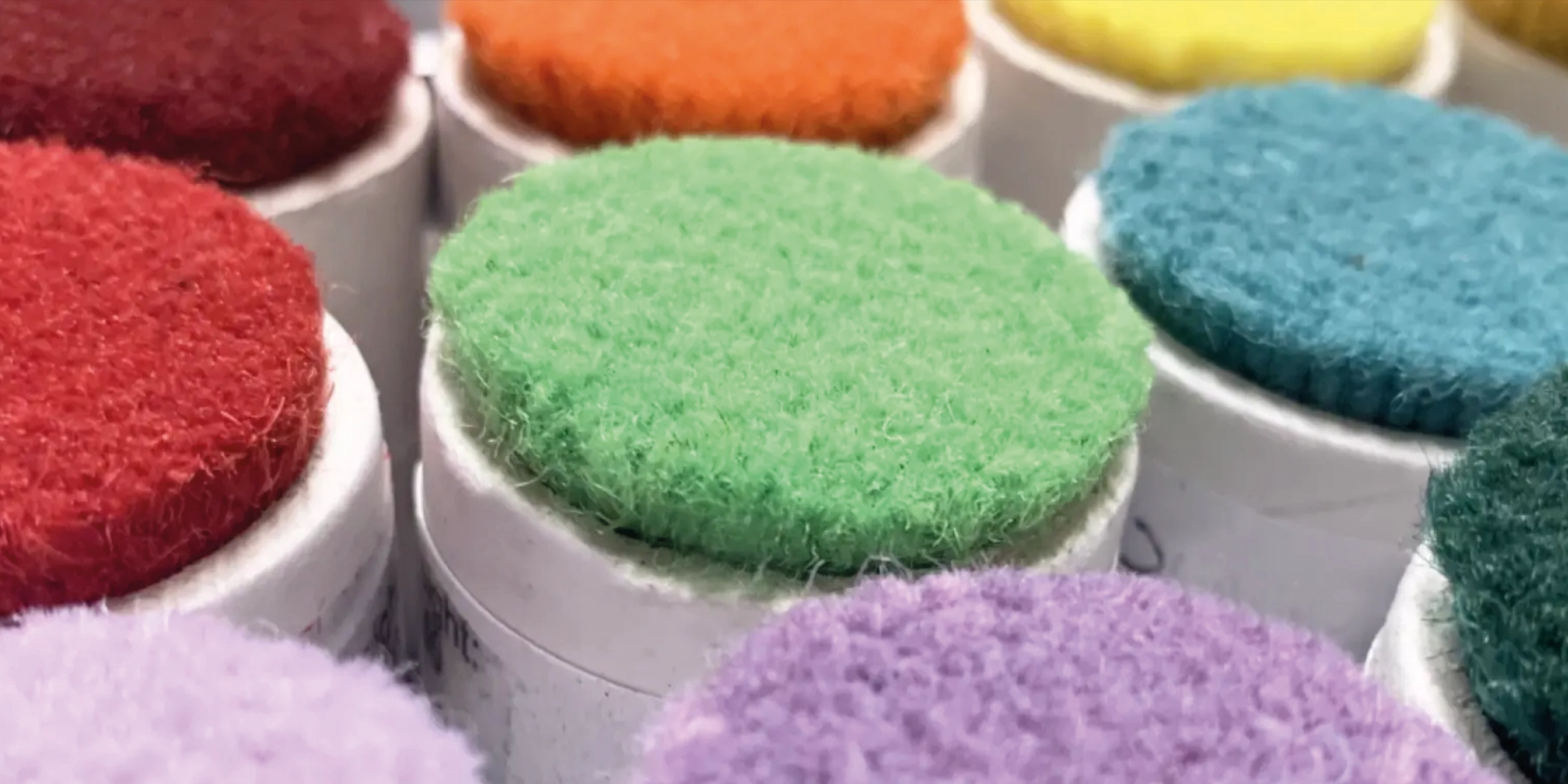 Wool dyeing poms